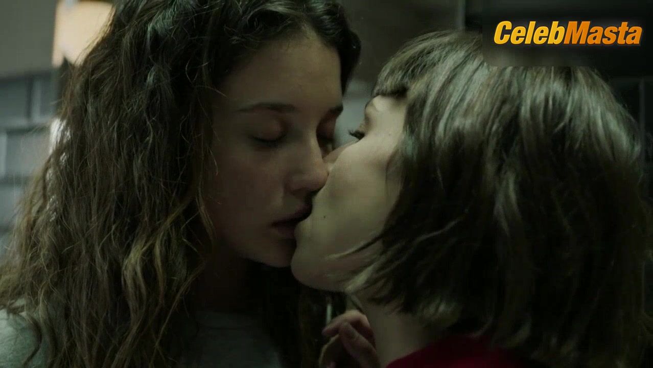 Maria Pedraza Ursula Corbero And ’s Lesbian Scene In - Photo 1 of 5 photo 4
