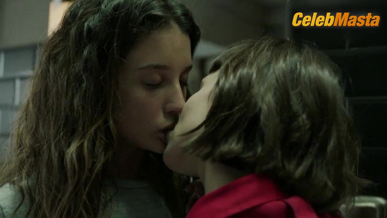 Maria Pedraza Ursula Corbero And ’s Lesbian Scene In - Photo 1 of 5 photo 5