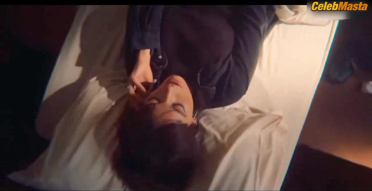 Emma Mackey ’s Hot Scene In Sex Education - Photo 1 of 5 photo 4