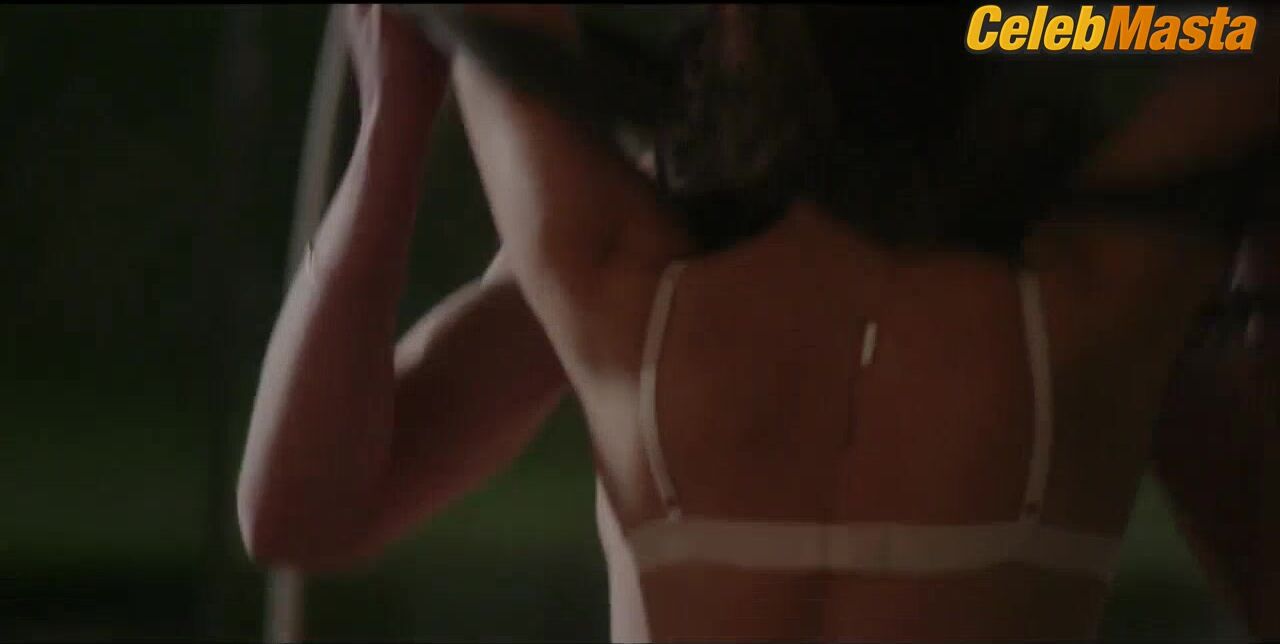 Maria Pedraza ’s Butt And Breasts Scene In Elite - Photo 1 of 5 photo 2