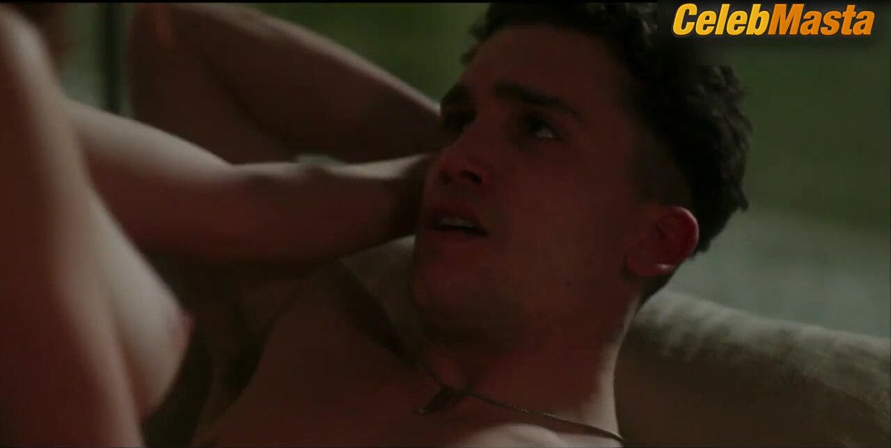 Maria Pedraza ’s Butt And Breasts Scene In Elite - Photo 1 of 5 photo 5