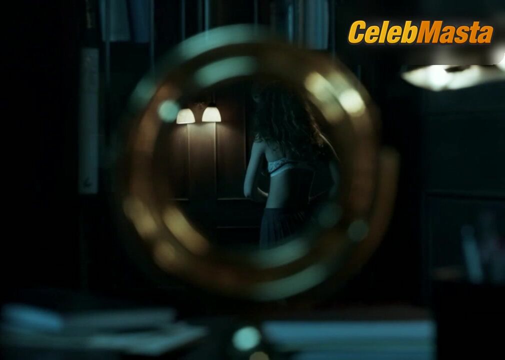 Maria Pedraza ’s Underwear Scene In La Casa De Papel - Photo 1 of 5 photo 4
