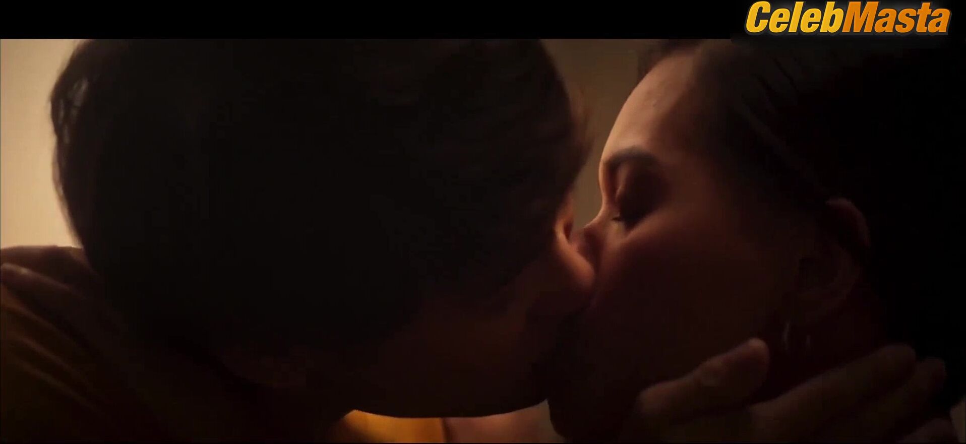 Angela Morena Hot Scene In Tubero - Photo 2 of 5
