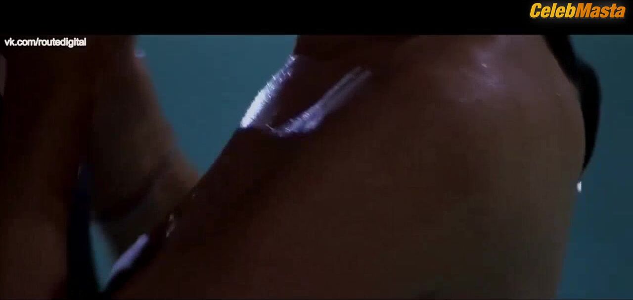 Denise Richards Theresa Russell, Neve Campbell And Hot Scene - Photo 5 of 5