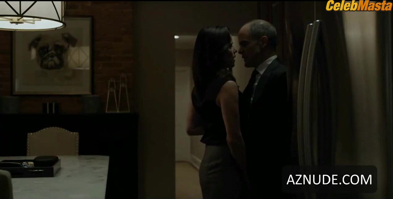 Neve Campbell ’s Hot Scene In House Of Cards - Photo 1 of 5 photo 2