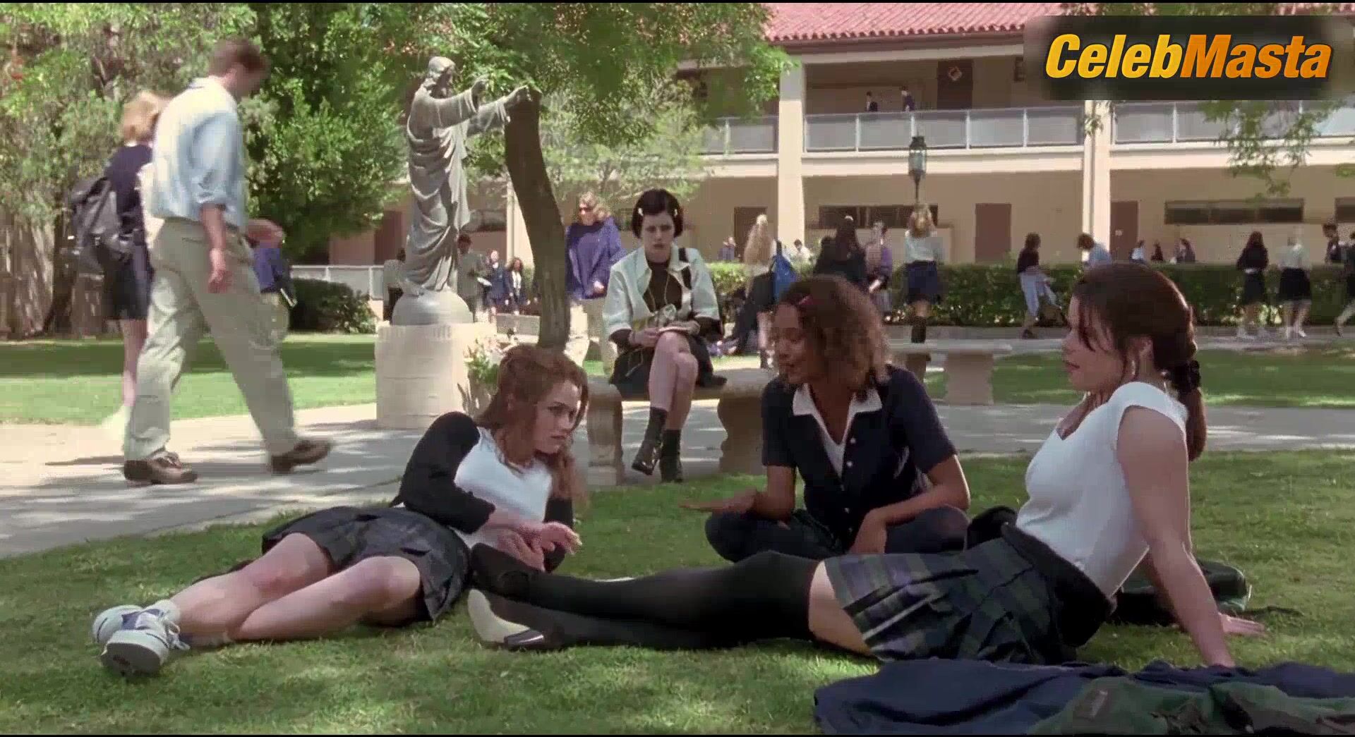Neve Campbell ’s Sexy Scene From The Craft - Photo 1 of 5 photo 4