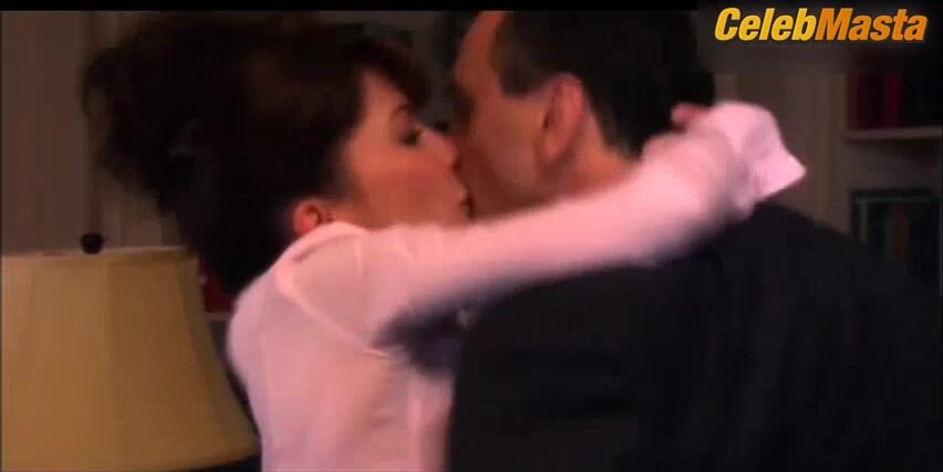 Lara Flynn Boyle ’s Tits Scene From Huff - Photo 2 of 5