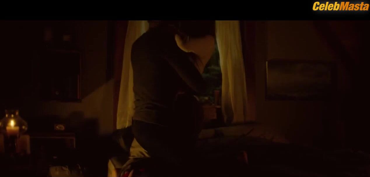 Kat Graham ’s Tits Scene From How It Ends - Photo 1 of 5 photo 4