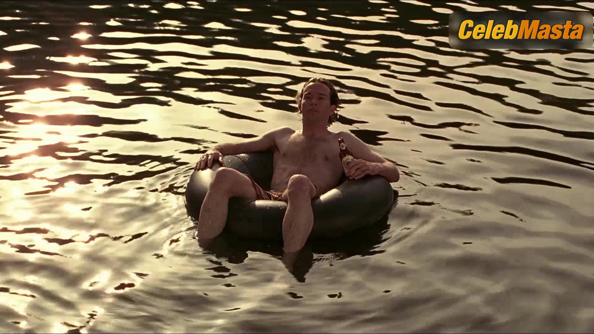 Lara Flynn Boyle Swimsuit Scene In The Temp - Photo 1 of 5