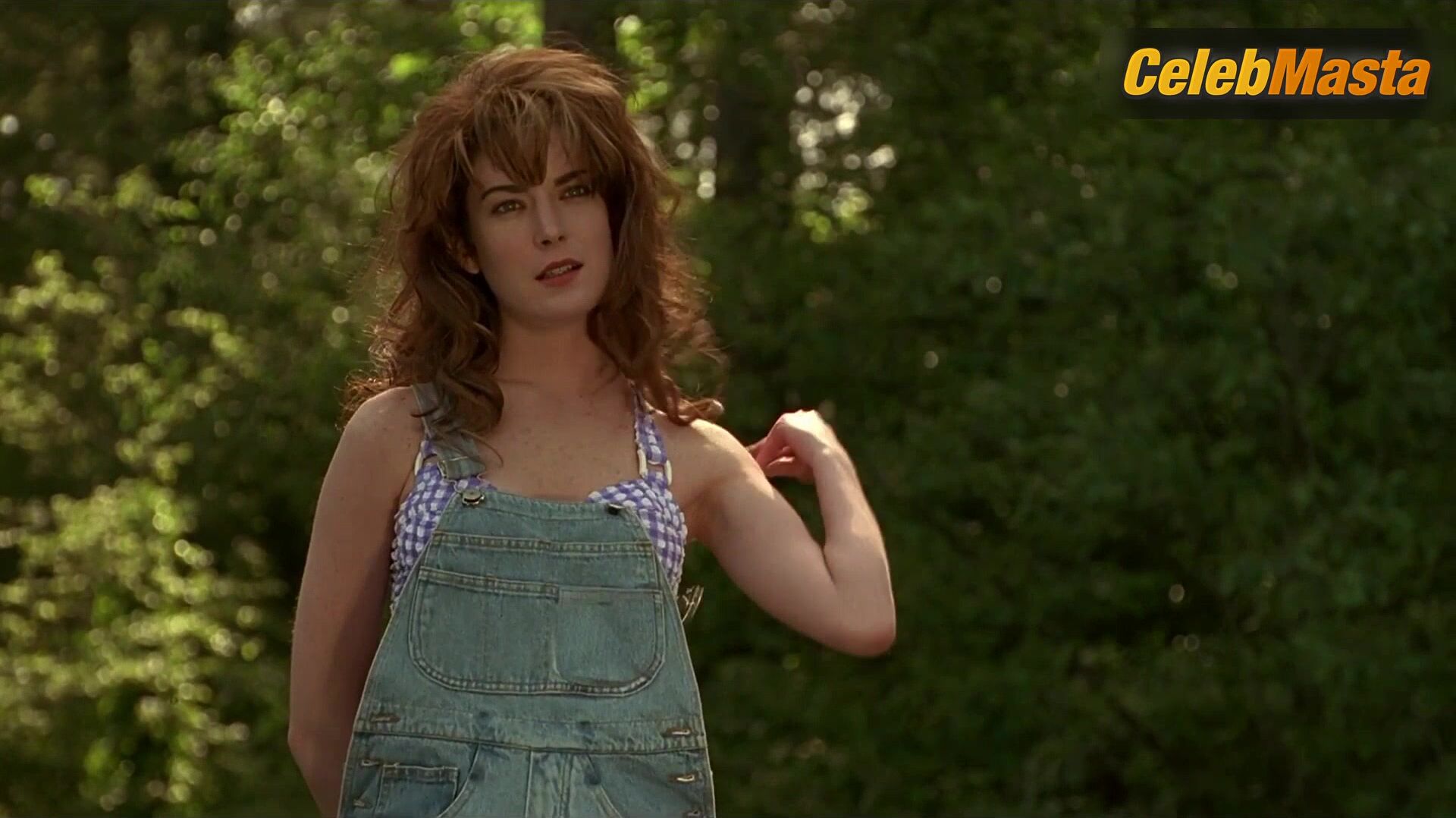 Lara Flynn Boyle Swimsuit Scene In The Temp - Photo 1 of 5 photo 2