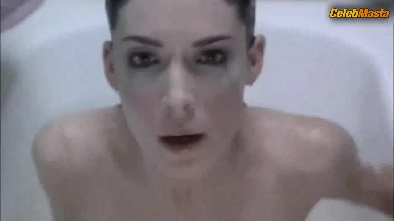Lara Flynn Boyle ’s Butt Scene From Susan’s Plan - Photo 5 of 5