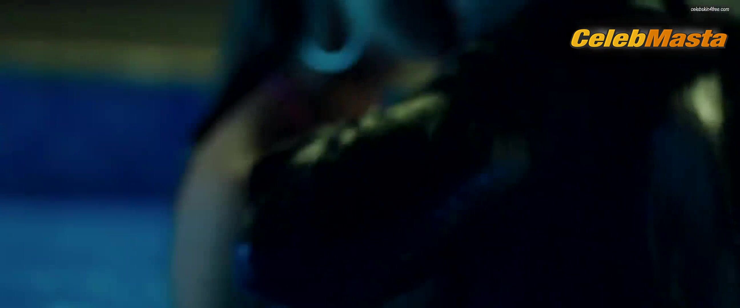 Juana Acosta Bares Boobs In A Scene From El Cartel De Los - Photo 4 of 5 photo 2