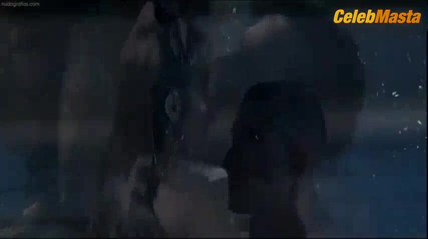Juana Acosta Flaunts Boobs Scene In A Golpes - Photo 2 of 5 photo 4