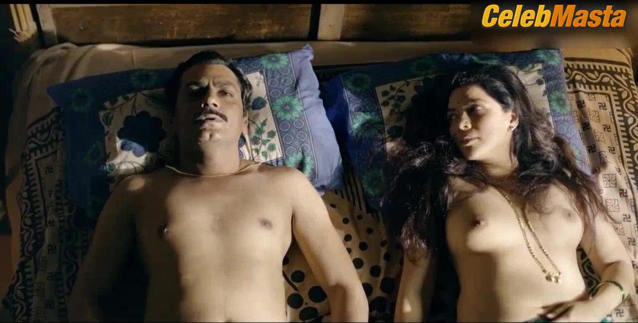 Rajshri Deshpande Bares Breasts Scene In Sacred Games - Photo 3 of 5 photo 1