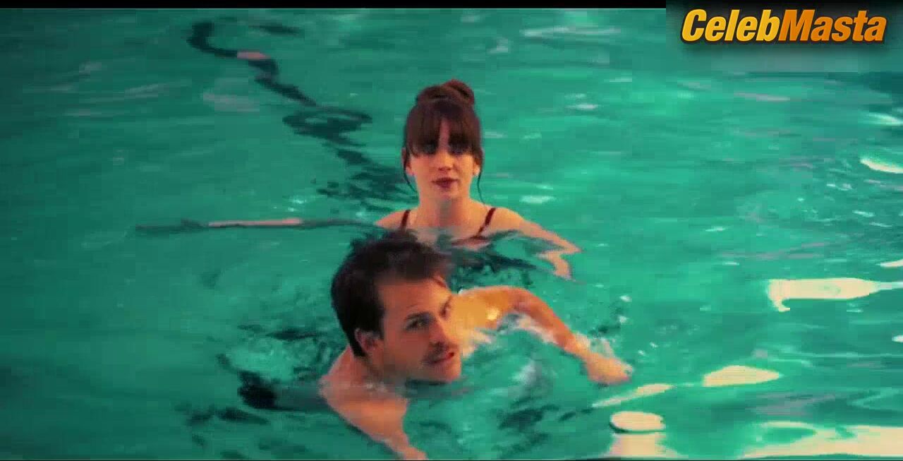 Britt Robertson Flaunts Bikini In Scene From Girlboss - Photo 1 of 5 photo 4