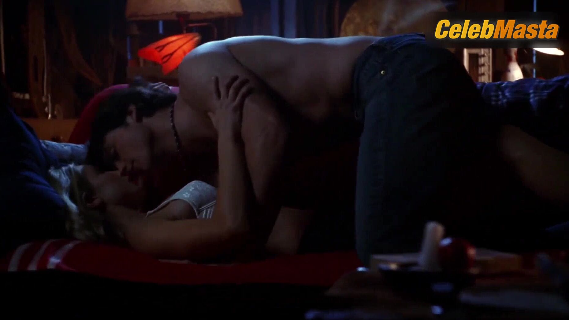 Sarah Carter Reveals Underwear Scene In Smallville - Photo 2 of 5 photo 1