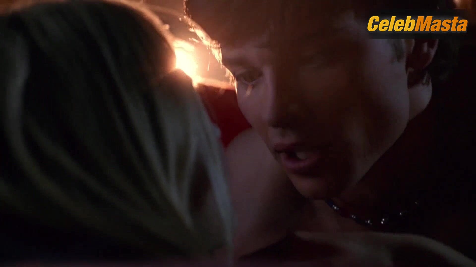 Sarah Carter Reveals Underwear Scene In Smallville - Photo 2 of 5