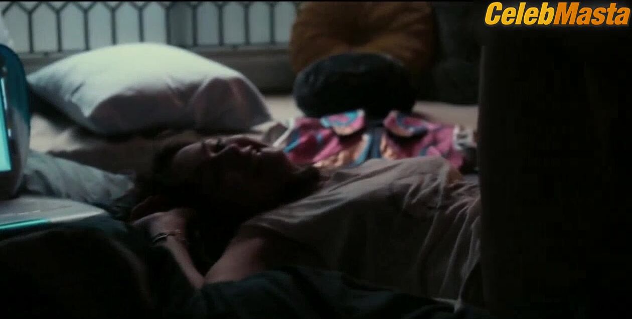Britt Robertson Underwear Scene In The Show Girlboss - Photo 1 of 5