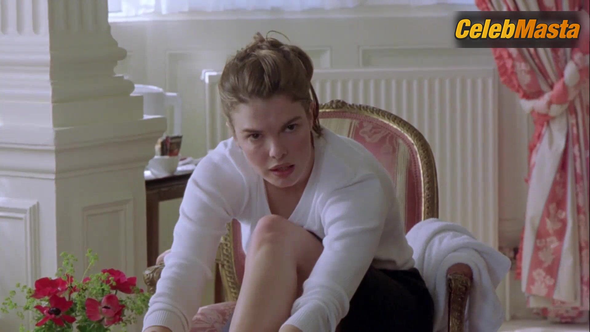 Jeanne Tripplehorn ’s Underwear Scene In Sliding Doors - Photo 1 of 5 photo 4