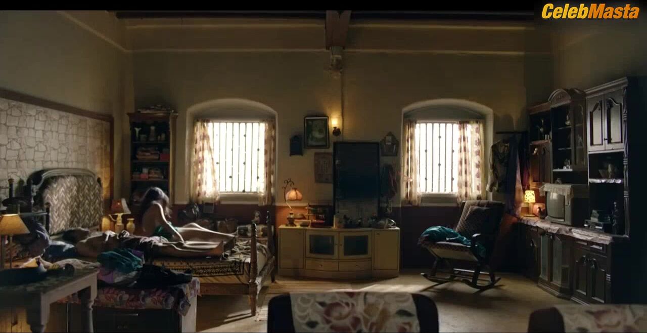 Rajshri Deshpande ’s Tits Scene From Sacred Games - Photo 2 of 5 photo 5