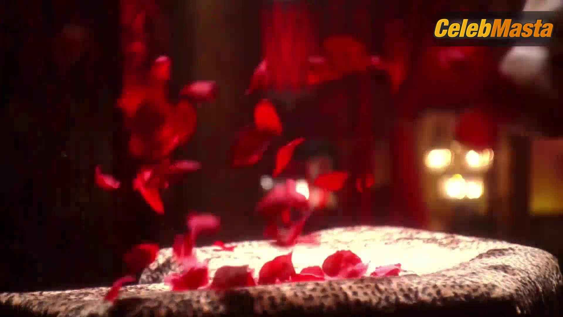 Sarah Carter Shows Underwear Scene In Smallville - Photo 2 of 5 photo 1