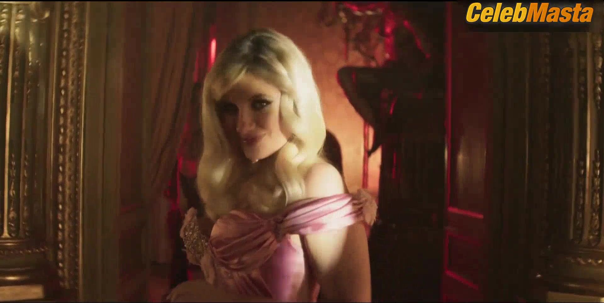Miriam Giovanelli ’s Sexy Scene In Nacho - Photo 1 of 5