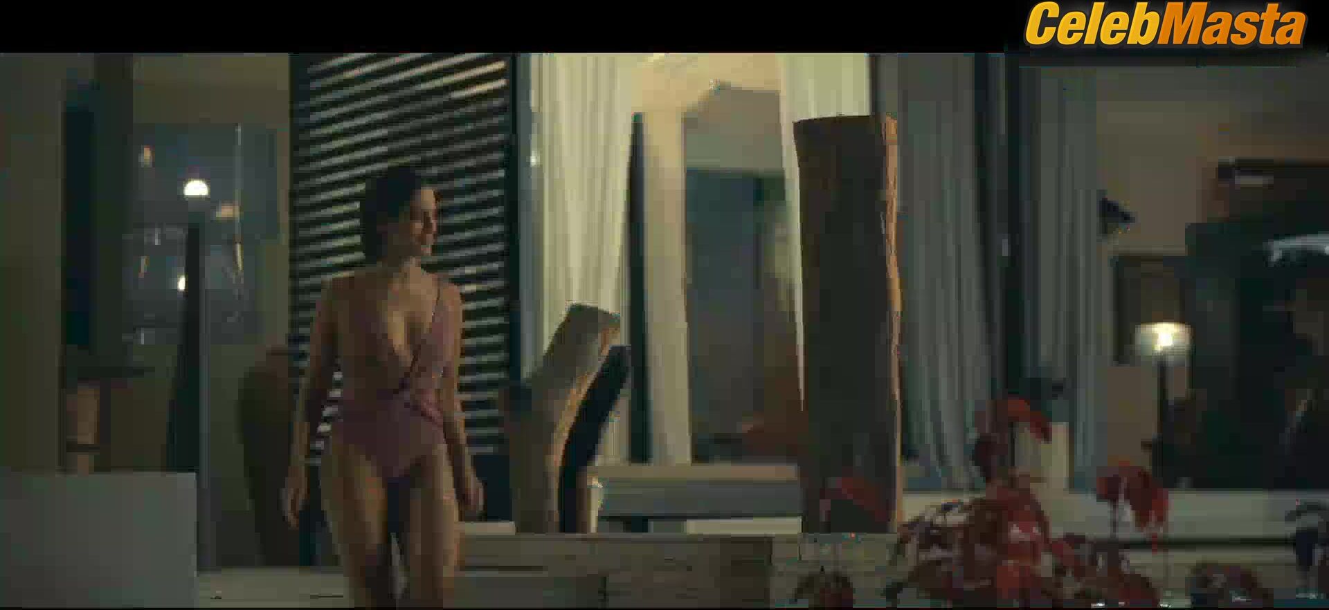 Manuela Gonzalez Swimsuit Scene In Fake Profile - Photo 2 of 5 photo 1