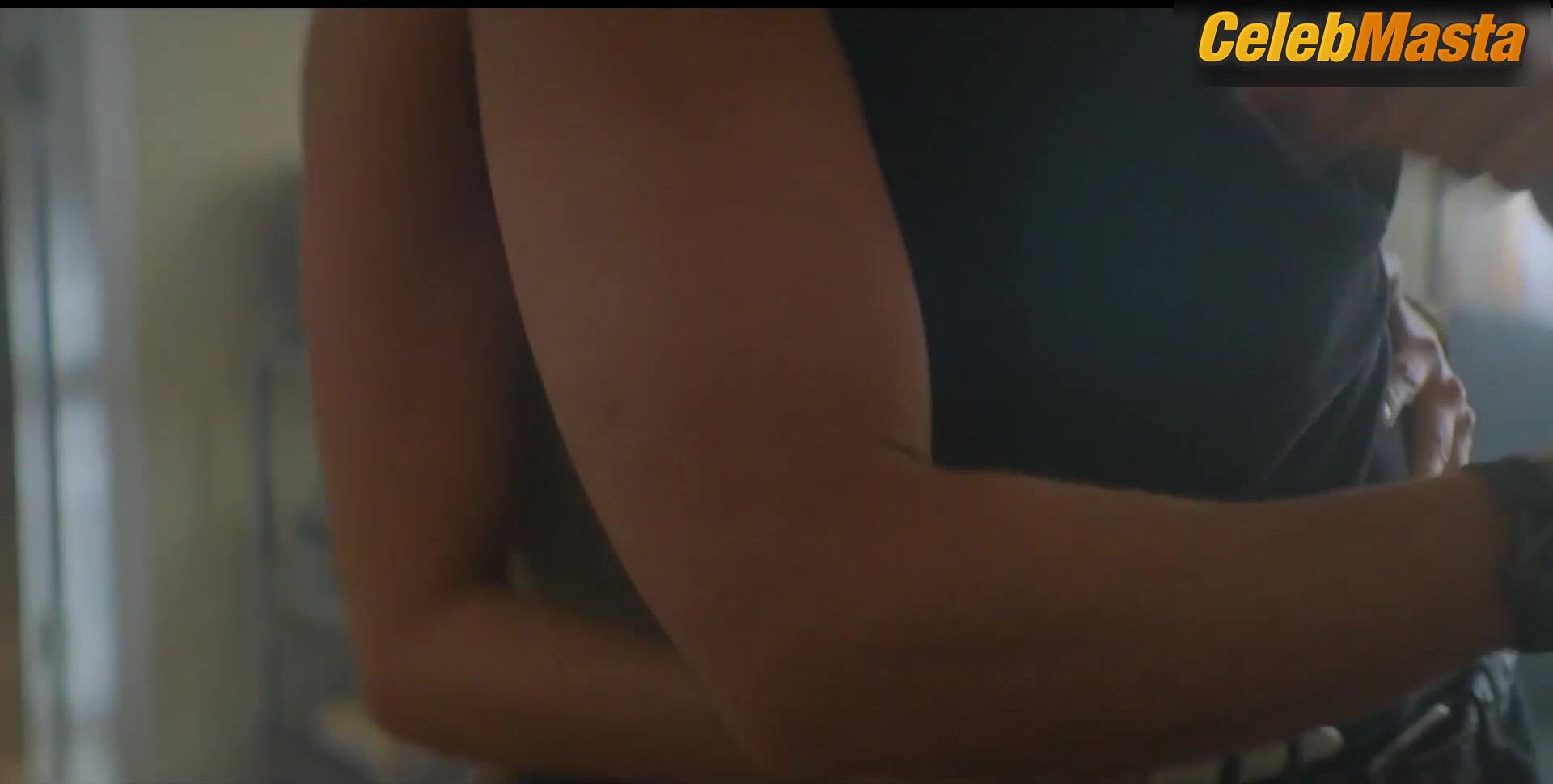 Juana Acosta Bares Breasts Scene In Medusa - Photo 4 of 5 photo 1