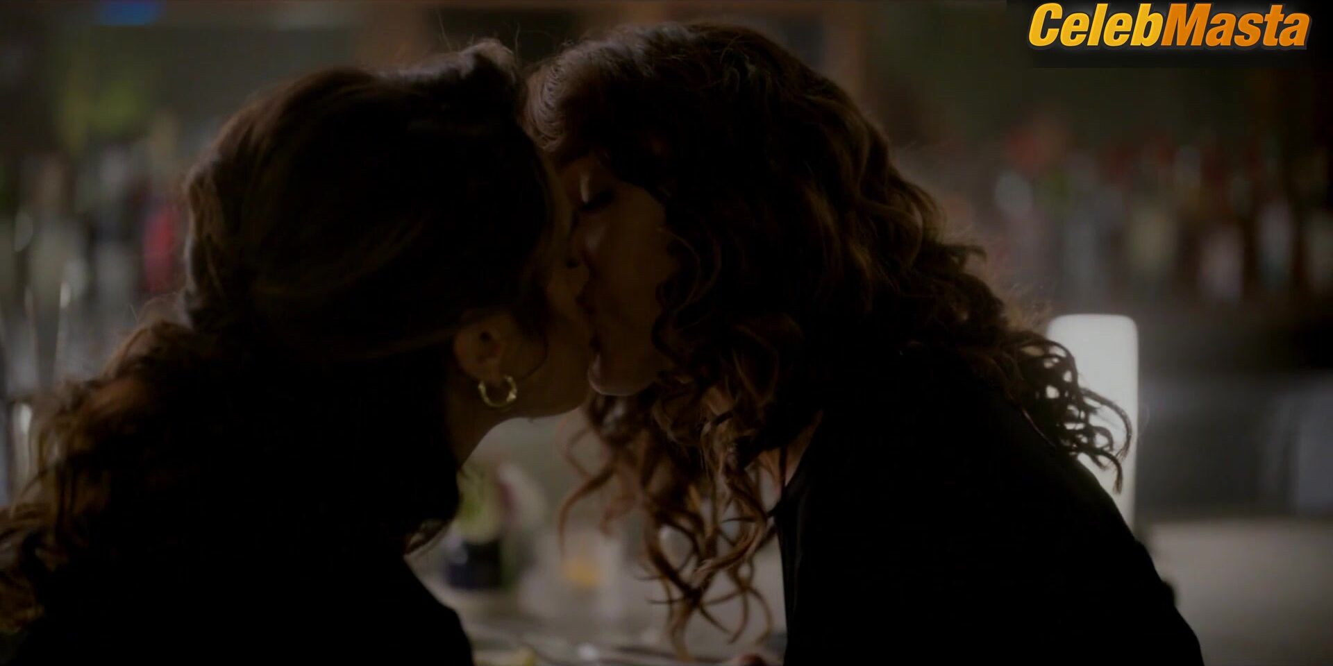 Jennifer Beals And Sepideh Moafi Lesbian Scene From The L - Photo 1 of 5
