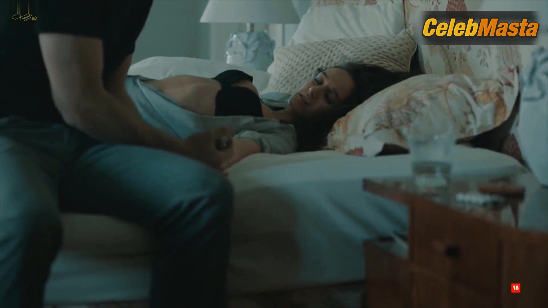 Maria De Nati Butt’s Boobs Scene In Todo Por El Juego - Photo 2 of 5
