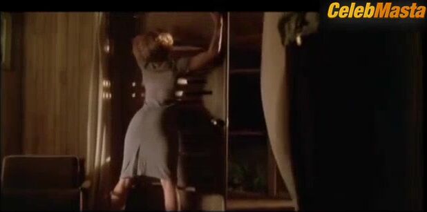 Elisabeth Shue ’s Hot Scene In Palmetto - Photo 2 of 5 photo 1