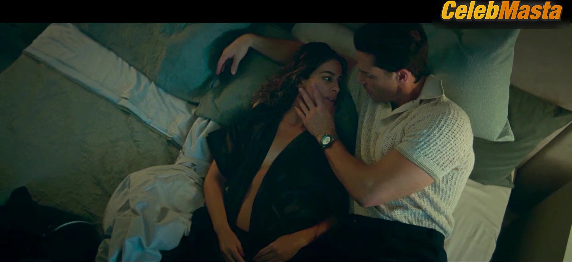Manuela Gonzalez Shows Tits Scene In Fake Profile - Photo 3 of 5 photo 1