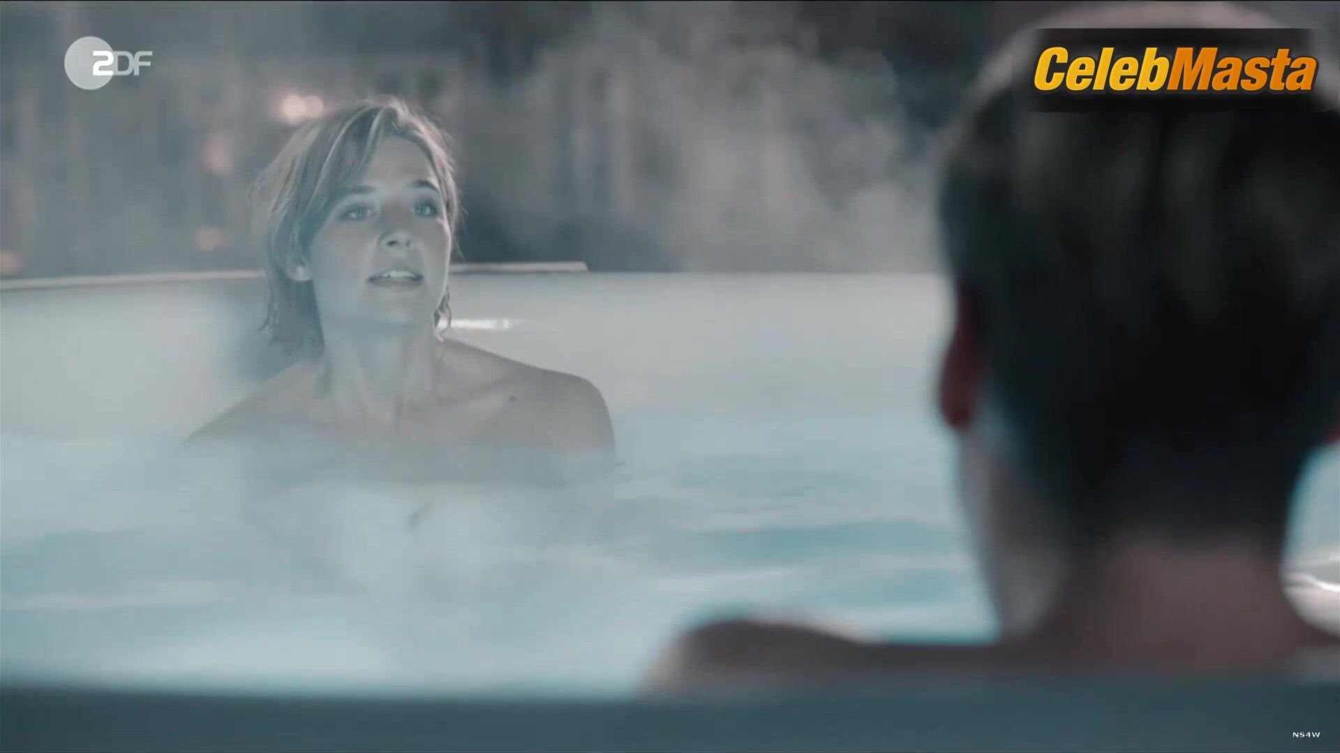 Svenja Jung Sexy Scene From Der Pfau - Photo 2 of 5 photo 5