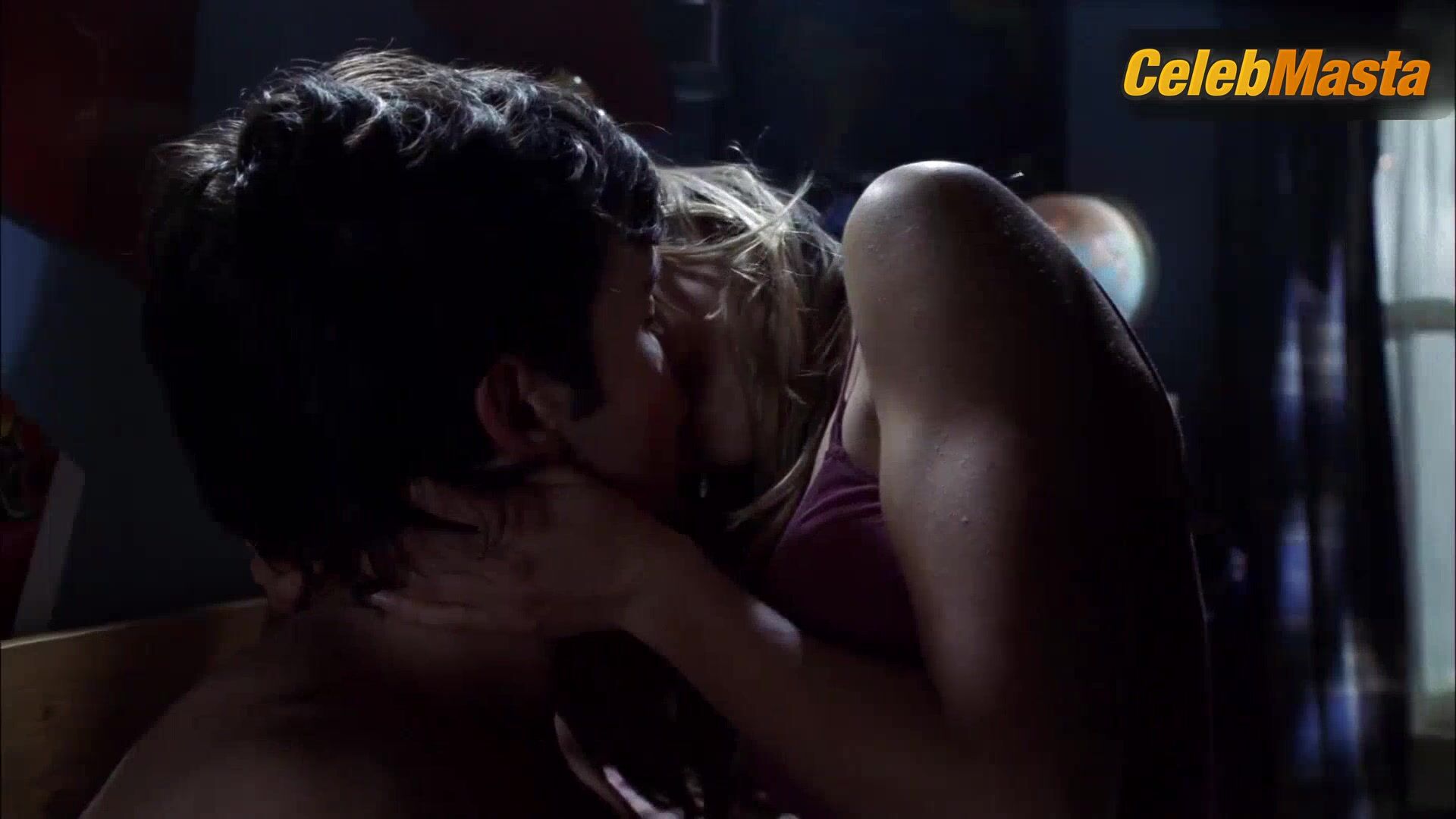 Sarah Carter ’s Underwear Scene In Smallville - Photo 4 of 5 photo 5