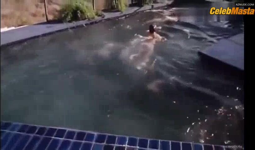Angie Everhart Tits Scene From Irresistible Impulse - Photo 1 of 5 photo 2