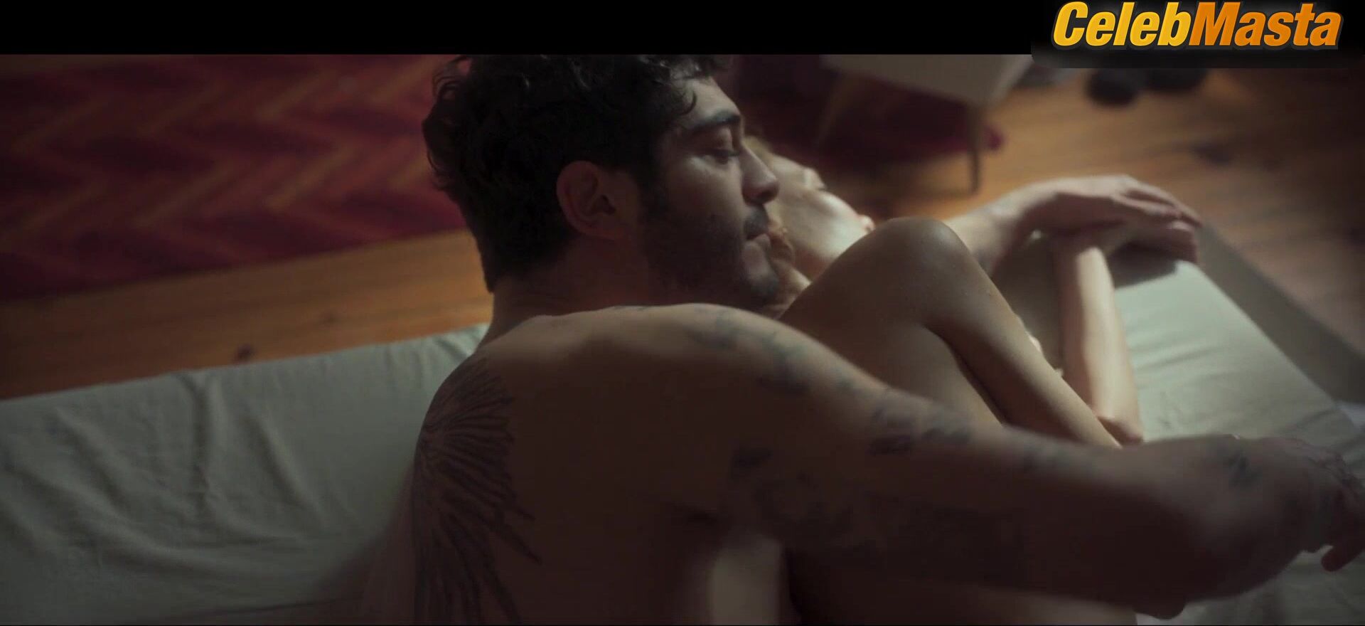 Dilan Cicek Deniz Sexy Scene From Dont Leave - Photo 2 of 5 photo 1