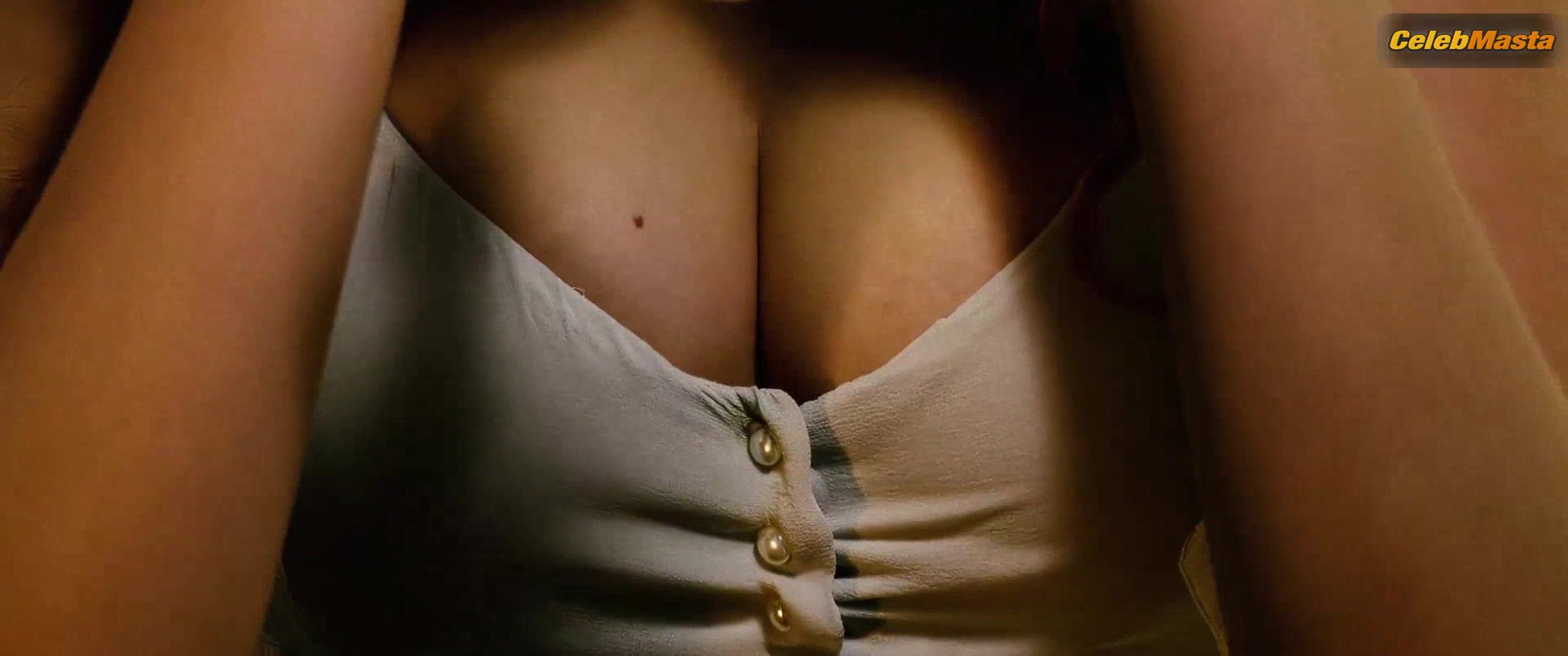 Miriam Giovanelli Tits Scene From Dracula 3d - Photo 1 of 5