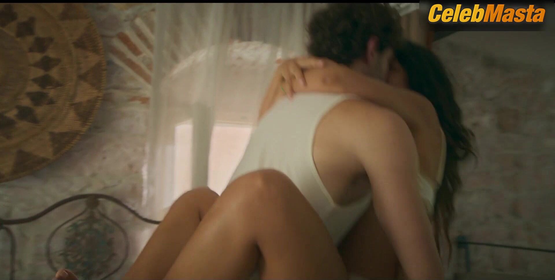 Tuba Buyukustun Underwear Scene From Another Self - Photo 3 of 5 photo 5