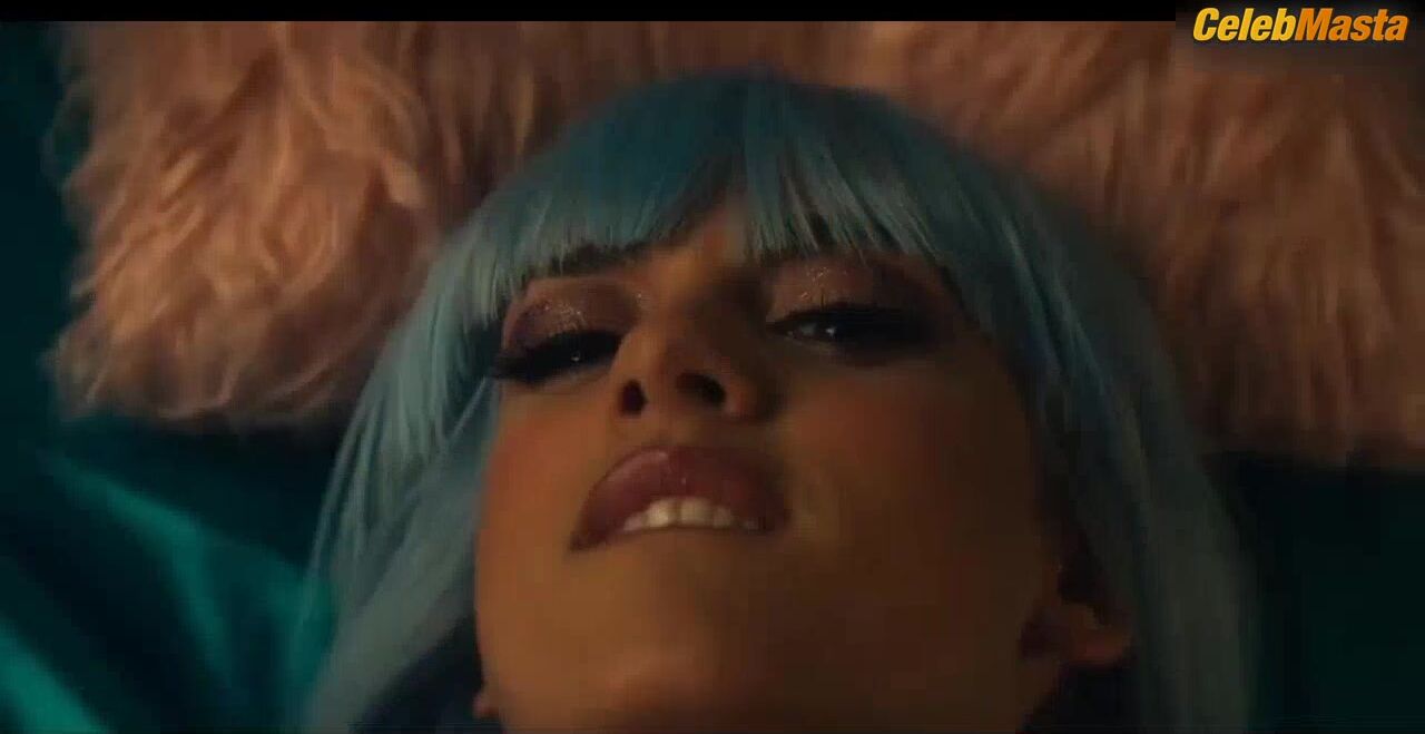 Maria De Nati ’s Tits Scene From Nacho - Photo 1 of 5 photo 2