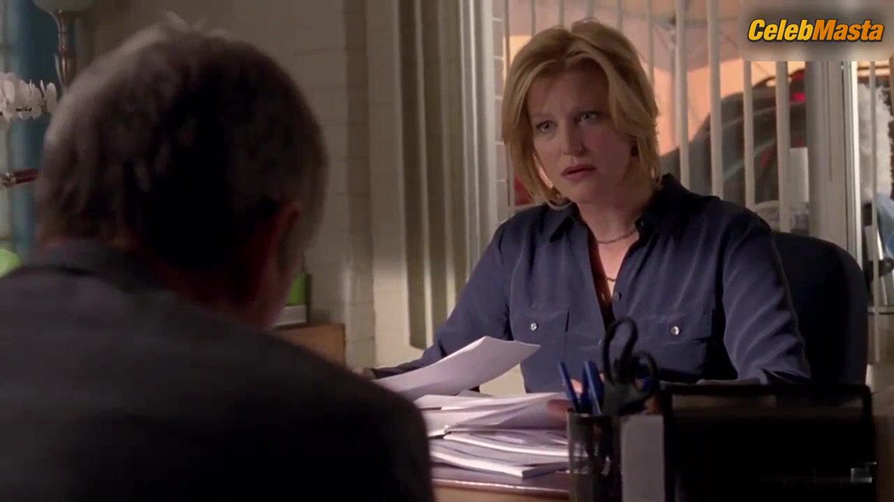 Anna Gunn ’s Tits Scene From Breaking Bad - Photo 2 of 5 photo 1