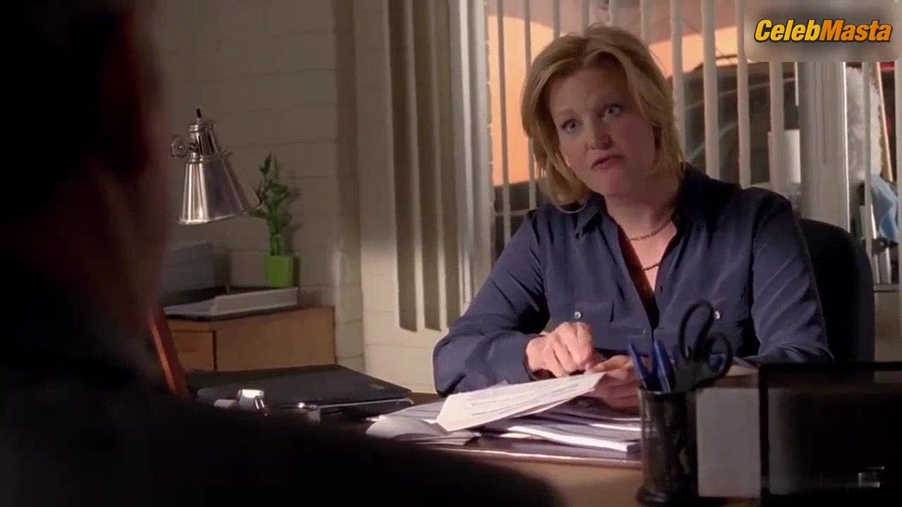 Anna Gunn ’s Tits Scene From Breaking Bad - Photo 2 of 5