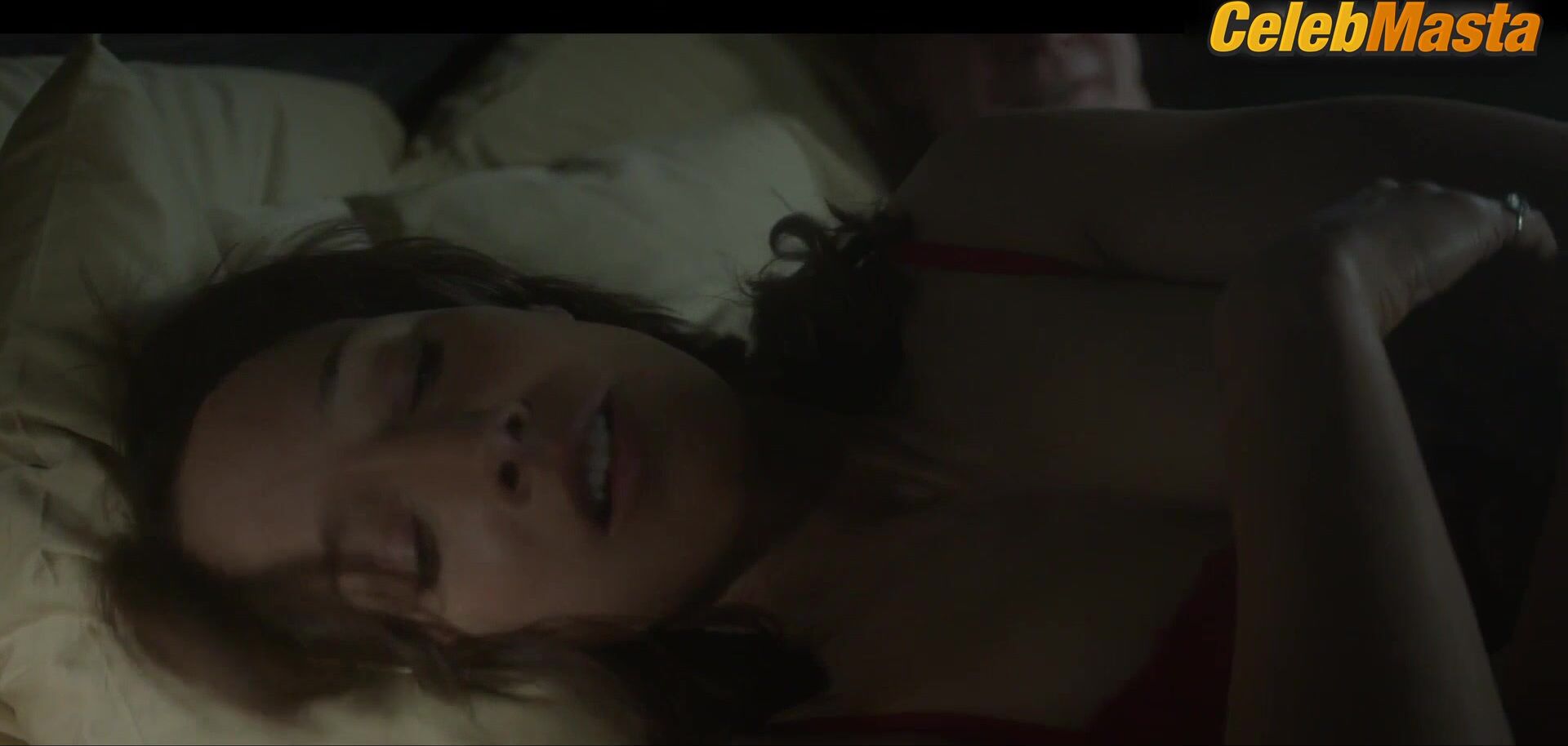 Jennifer Beals Underwear Scene From Swamp Thing - Photo 2 of 5
