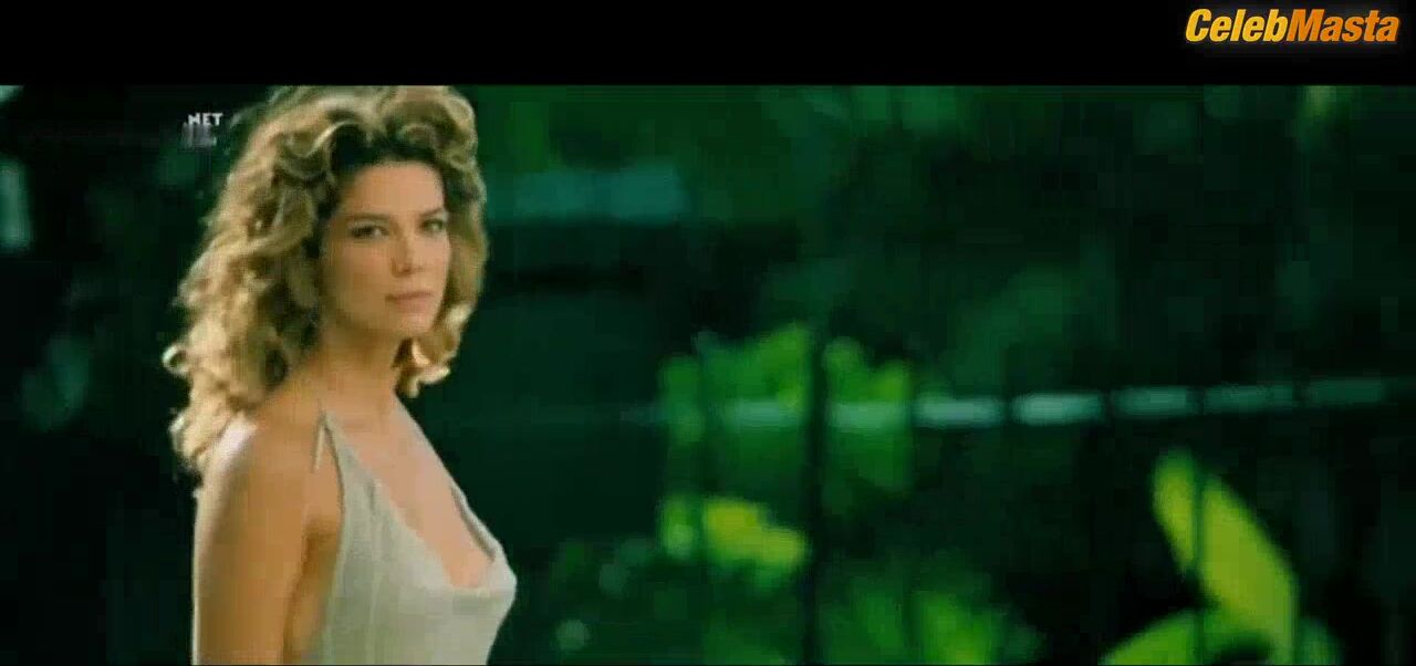 Juana Acosta ’s Tits, Swimsuit Scene From El Cartel - Photo 4 of 5 photo 1