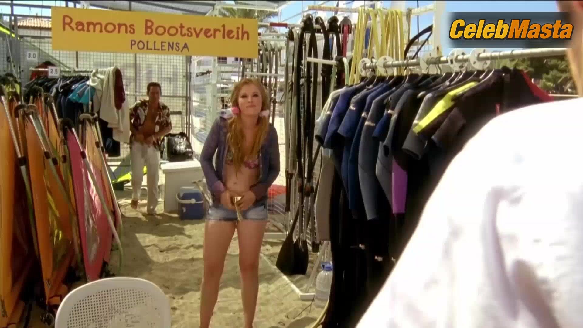 Philippine Pachl Tits, Bikini Scene From Bella Und Der - Photo 2 of 5