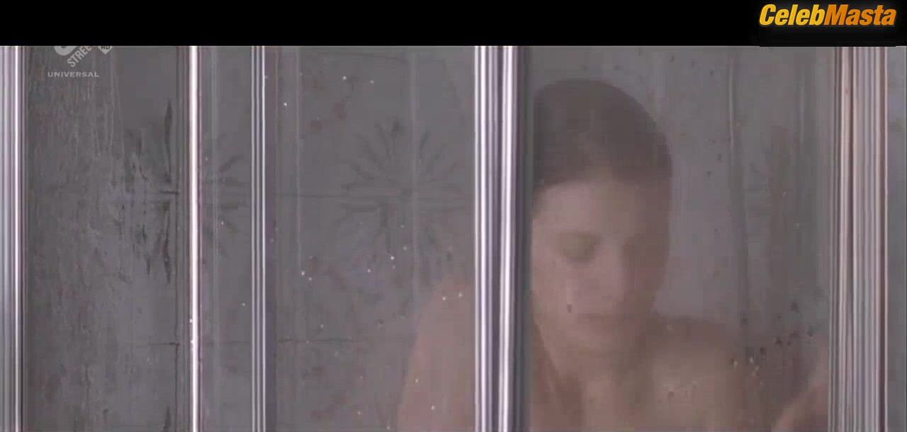 Melanie Laurent Boobs, Underwear Scene In La Chambre Des - Photo 1 of 5 photo 5