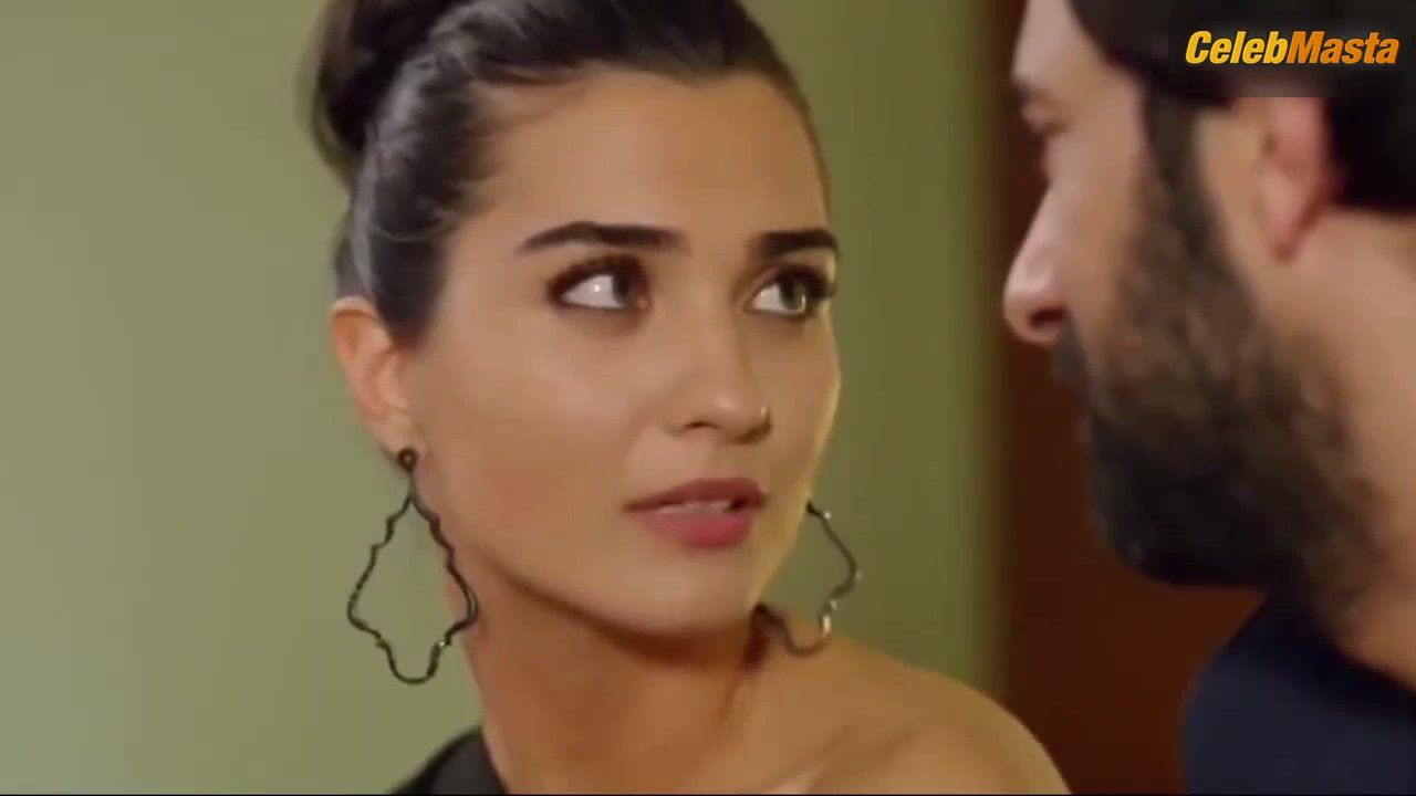 Tuba Buyukustun Sex Scene From Kara Para Ask - Photo 1 of 5