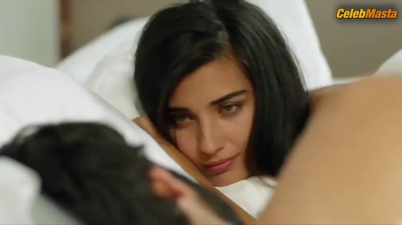 Tuba Buyukustun Sex Scene From Kara Para Ask - Photo 1 of 5 photo 4