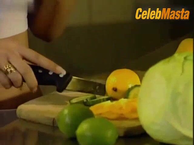 Sibel Kekilli ’s Real Sex Scene From Junge Arsche - Photo 2 of 5 photo 1