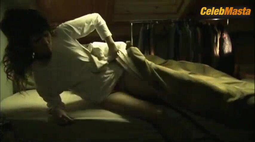 Juana Acosta Reveals Body In Diario De Un Skin Scene - Photo 1 of 5 photo 5