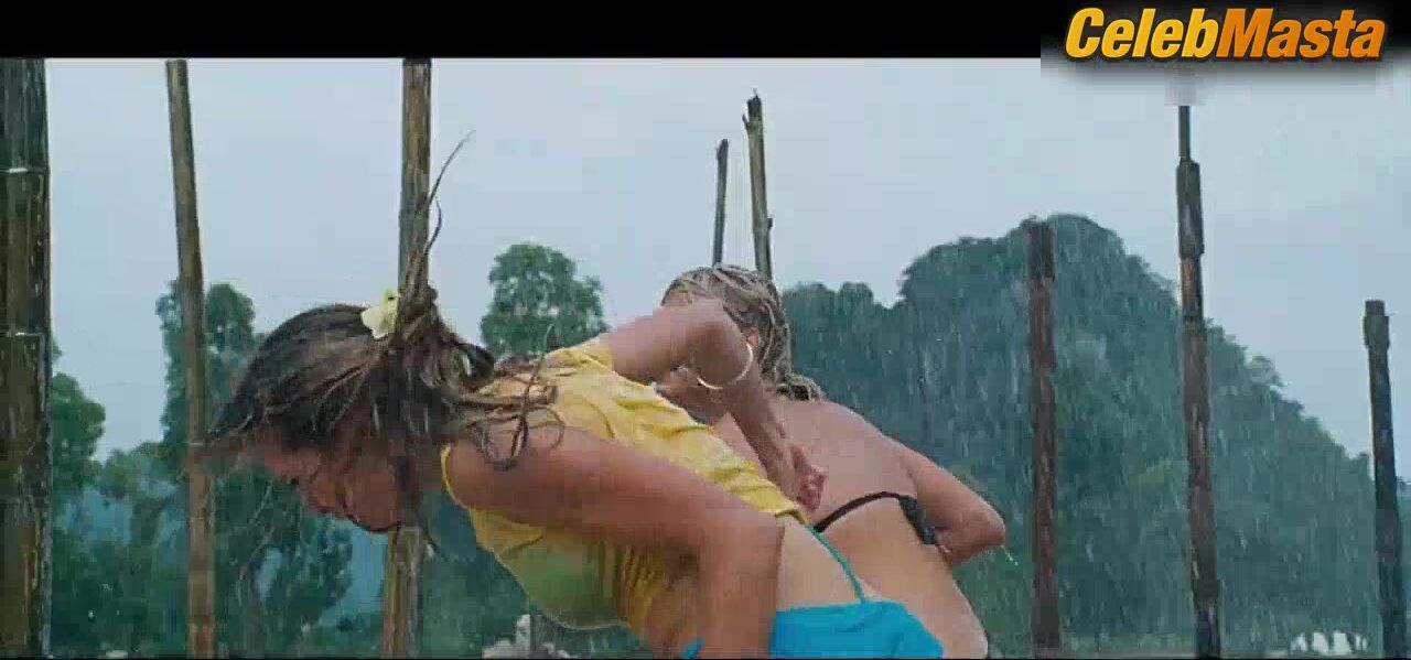 Holly Valance And Sarah Carter’s Swimsuit Scene In - Photo 1 of 5 photo 5